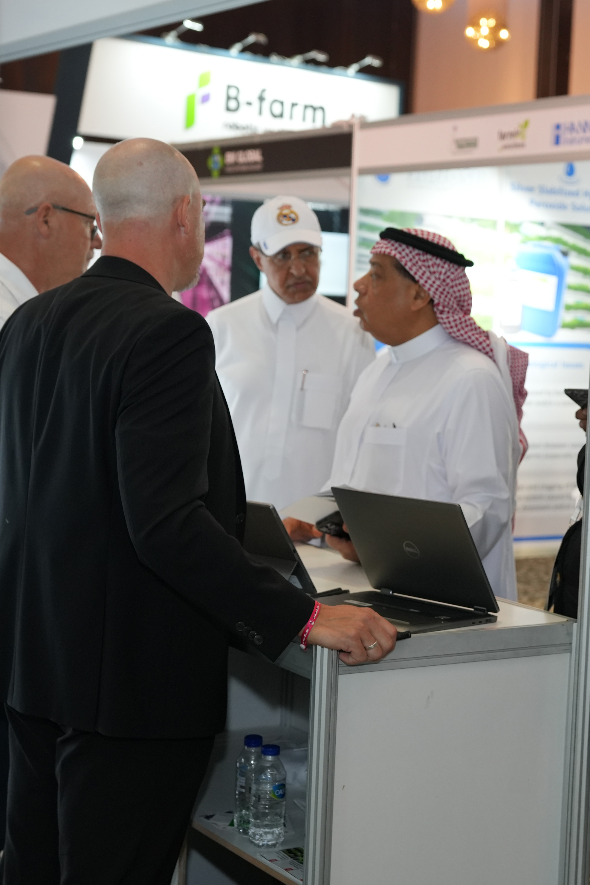 Key Dignitaries at the Exhibitor’s Booth